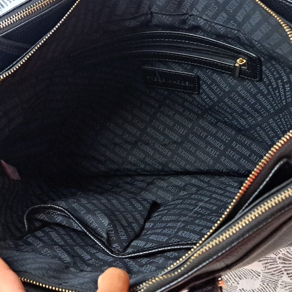 Steve Madden vegan leather multi compartment zip travel messenger laptop bag - Picture 10 of 17